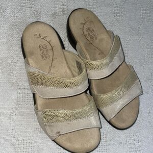 SAS Women’s Casual Slides Size 6.5 W Beige Leather Going Out Beach Cruise